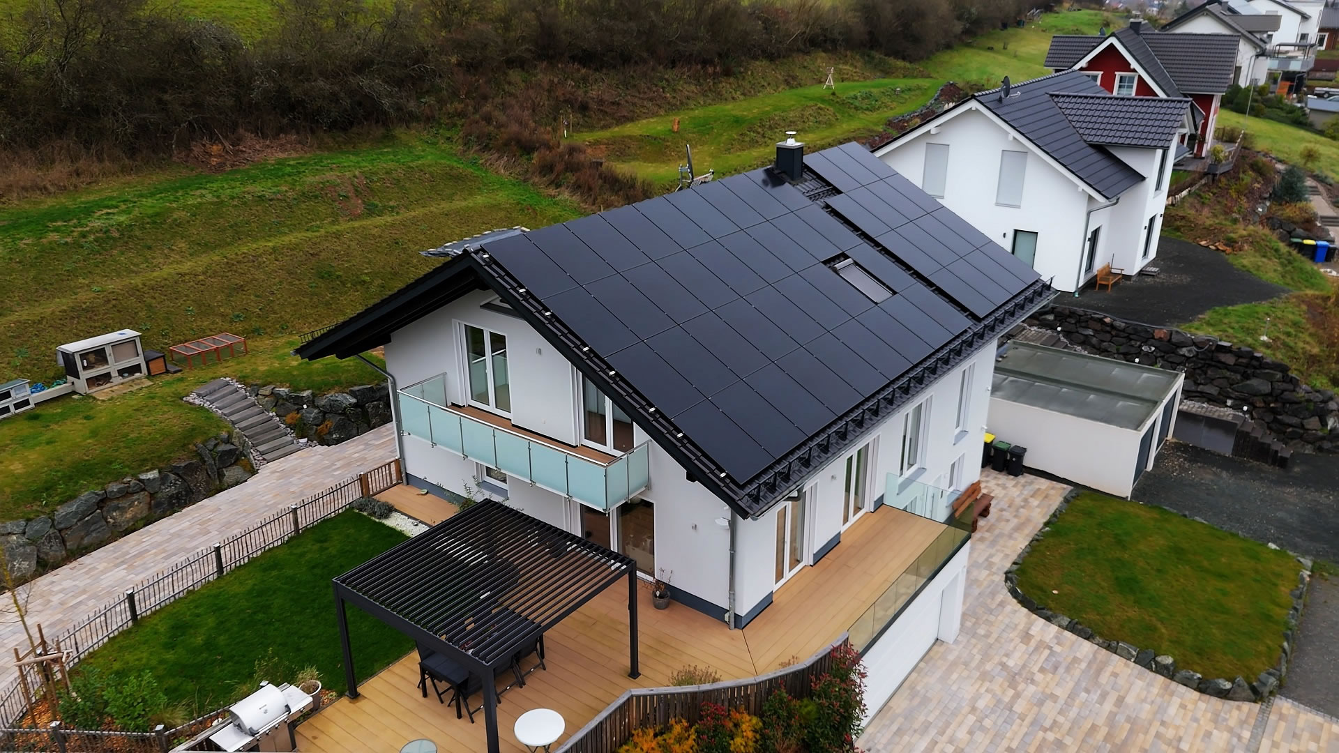 Projekt fotovoltaické v?roby energie pro samostatně stojící vilu v?německém Buchenau?