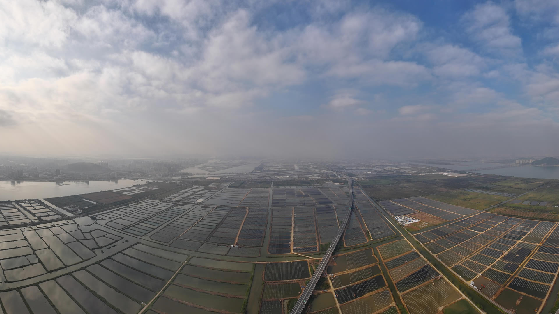 AQuavoltaics - Centrale elettrica di grandi dimensioni