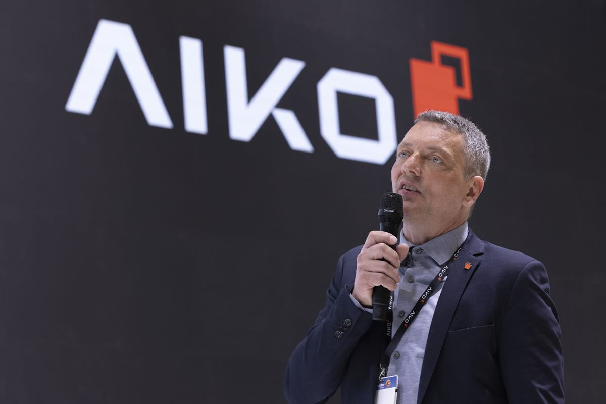 非凡国际携“黑科技”新品亮相Intersolar展